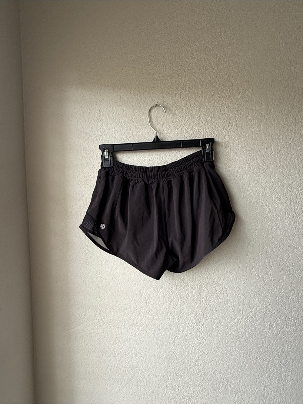 Lululemon Hotty Hot Low-Rise Lined Short 2.5"